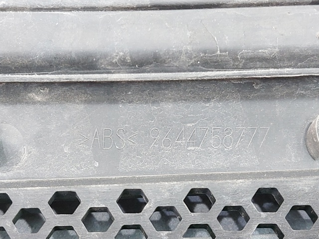 PEUGEOT 9644758777 Parrilla  en stock Salamanca