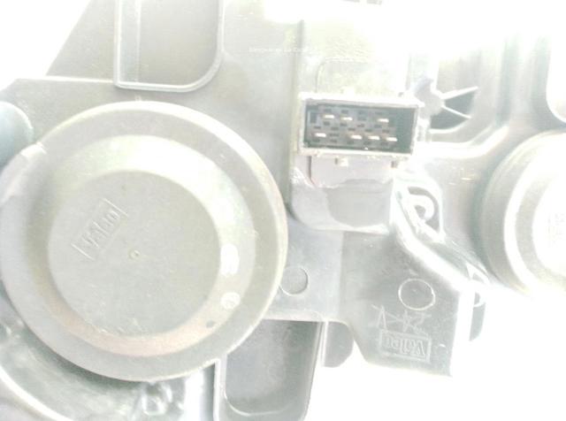 PEUGEOT 9646893880 Faro derecho  en stock Terrassa