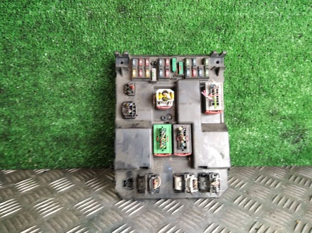 9651197680 Caja de fusibles  en stock Sabadell