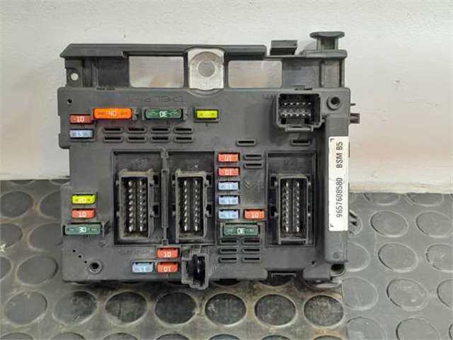 9657608580 Caja de fusibles trasera interior  comprar en Zaragoza