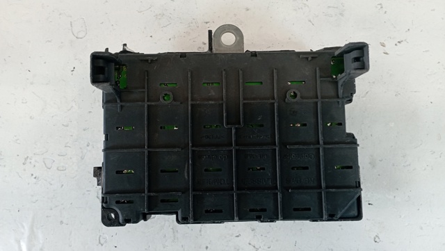 PEUGEOT 9657608880 Caja de fusibles  comprar en Albacete