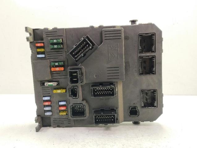 PEUGEOT 9657999780 Caja de fusibles  disponible Lugo