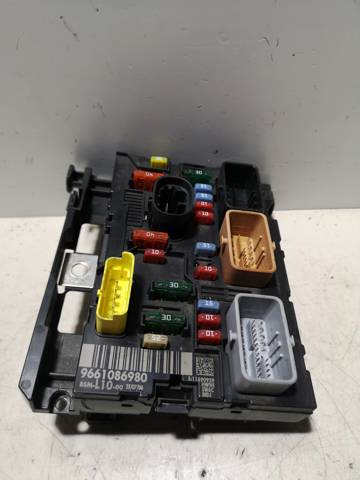 9661086980 PEUGEOT Caja de fusibles  comprar en Lleida