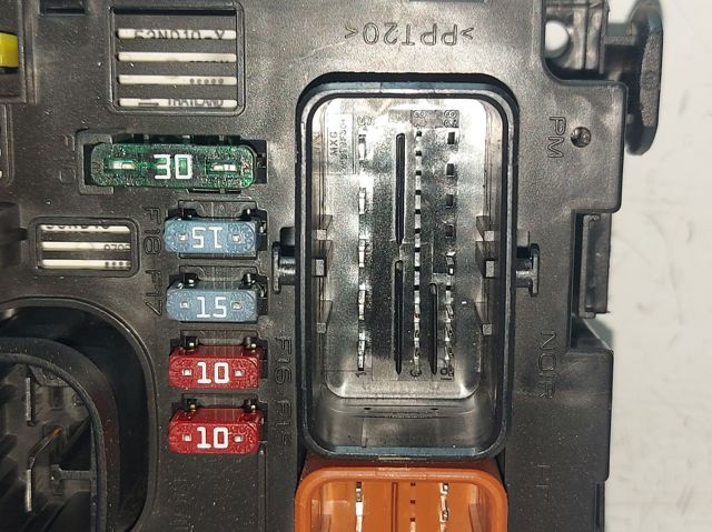 9661708280 PEUGEOT Caja de fusibles  en stock Huelva