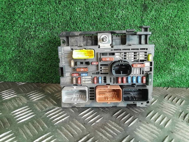 Caja de fusibles Citroen C4 UA