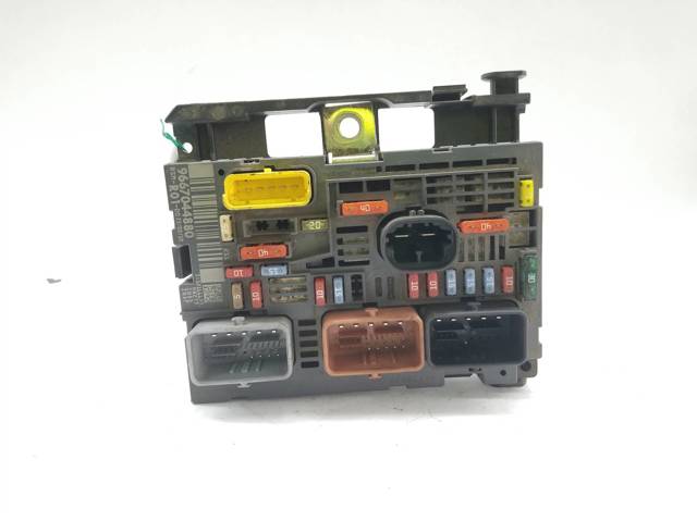 Caja de fusibles Citroen C4 UA