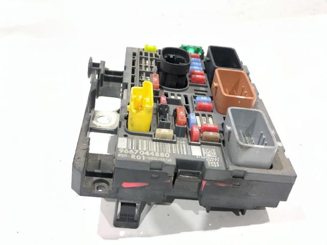 Caja de fusibles Citroen C4 UA