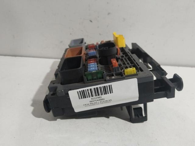 PEUGEOT 9667044880 Caja de fusibles  disponible Lugo
