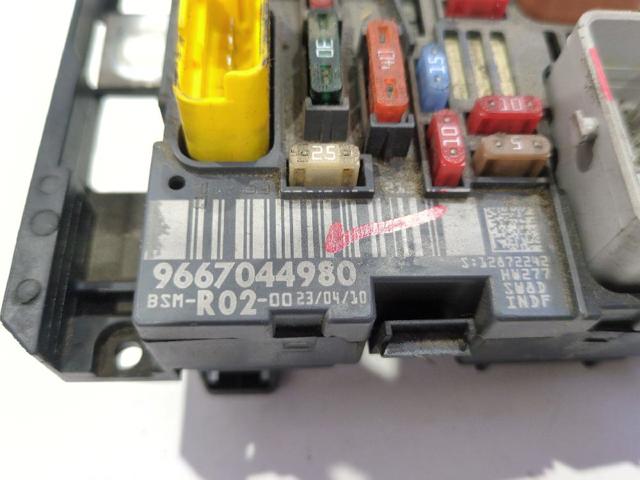 PEUGEOT 9667044980 Caja de fusibles  en stock Terrassa
