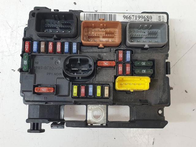 9667199680 PEUGEOT Caja de fusibles  comprar en Jaén