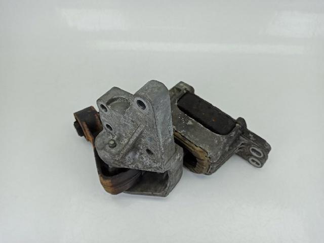 Soporte inferior derecho del motor 9670282280 PEUGEOT
