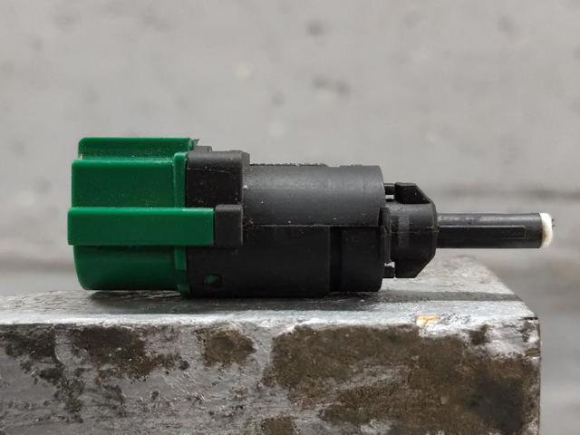 Interruptor luces de freno 9670430580 PEUGEOT