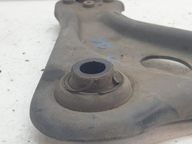 PEUGEOT 9670771480 Brazo inferior derecho de la suspensión delantera  en stock Terrassa