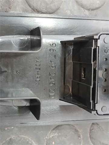 96749245ZD PEUGEOT Interruptor de elevalunas delantera izquierda  en stock Gandía