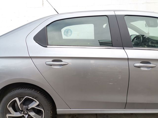 9675190680 PEUGEOT Puerta trasera derecha  en stock Huelva