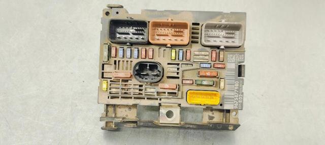 Caja de fusibles Citroen C4 UA