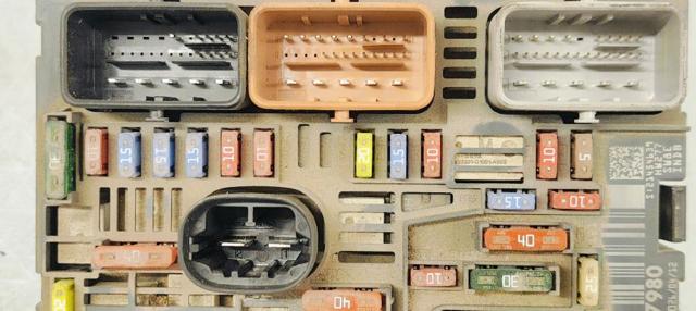 Caja de fusibles Citroen C4 UA