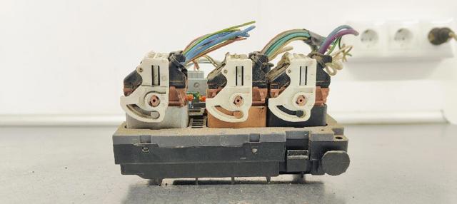 Caja de fusibles Citroen C4 UA