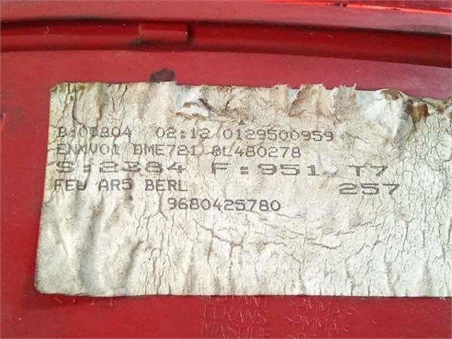 PEUGEOT 9680425780 Piloto trasero izquierdo  en stock Salamanca