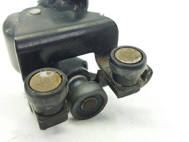 9680486480 PEUGEOT Rodillo central derecho de puerta corrediza  en stock Huelva