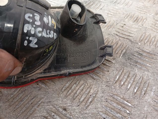 PEUGEOT 9681820280 Piloto trasero izquierdo de parachoques  disponible Valladolid