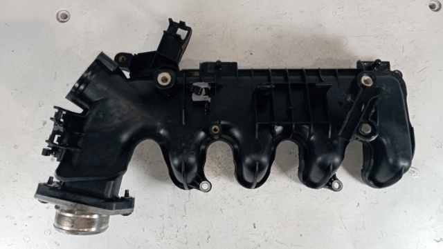 PEUGEOT 9684941780 Colector de admisión  en stock Salamanca