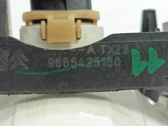 PEUGEOT 9685425180 Faro antiniebla izquierdo y derecho  en stock Terrassa