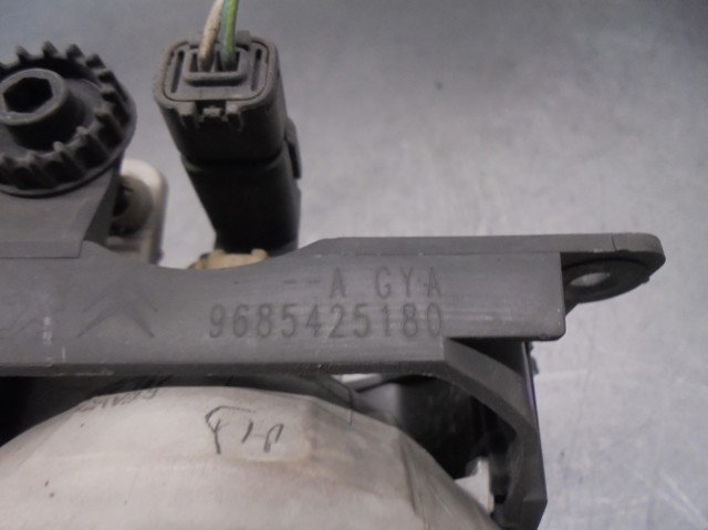 PEUGEOT 9685425180 Faro antiniebla izquierdo y derecho  en stock Terrassa