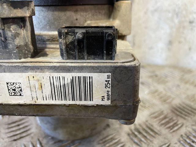 PEUGEOT 9686925480 Bomba de dirección  en stock Terrassa