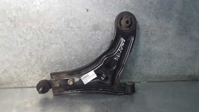 Brazo inferior derecho de la suspensión delantera 96870466 GM
