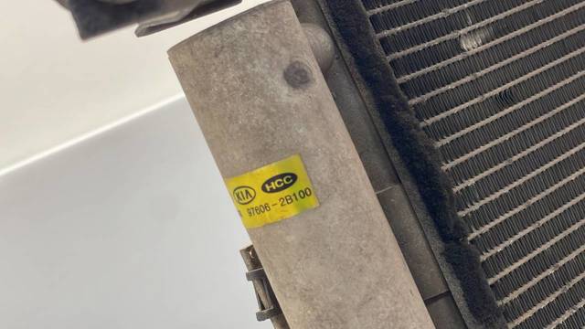 976062B100 HYUNDAI Condensador de aire acondicionado  disponible Ourense
