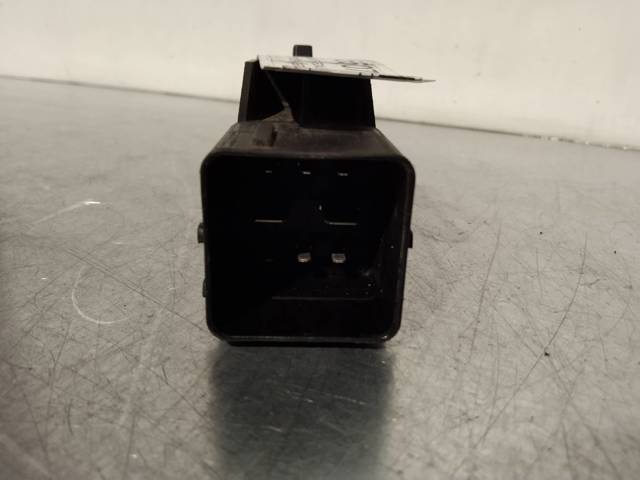 Caja precalentamiento bujias 9802424080 PEUGEOT