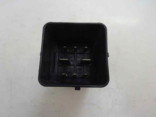Relé de precalentamiento 9802424080 PEUGEOT