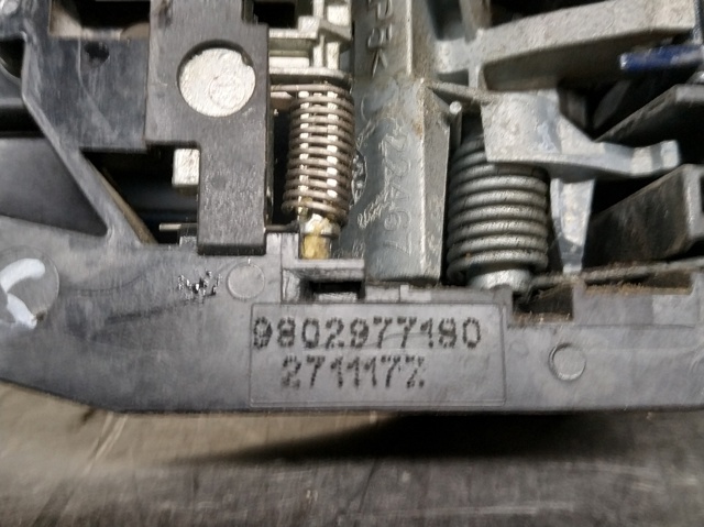 PEUGEOT 9802977180 Soporte de manija exterior de puerta trasera derecha  en stock Salamanca