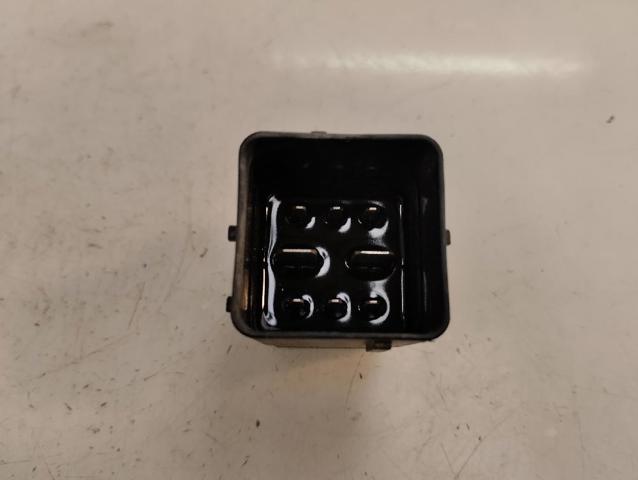 Relé de bujías incandescentes 9803299780 FORD