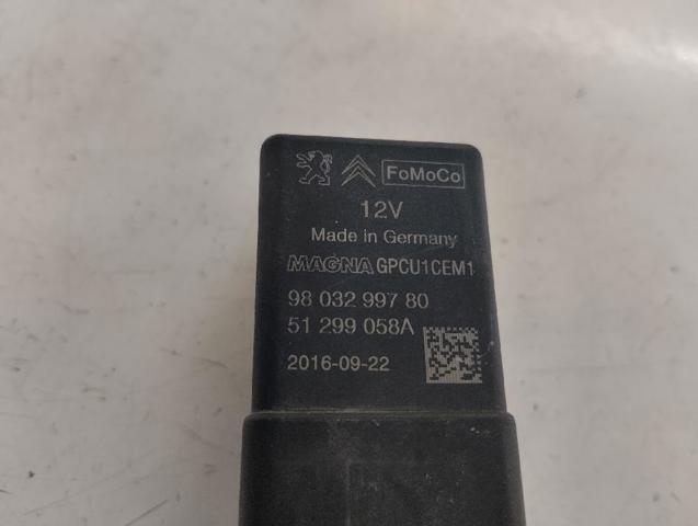 Relé de bujía de precalentamiento 9803299780 FORD