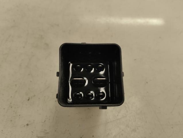 Relé de bujía de precalentamiento 9803299780 FORD