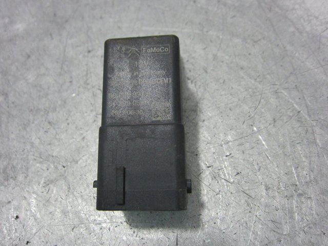 Relé de bujía de precalentamiento 9803299780 OPEL