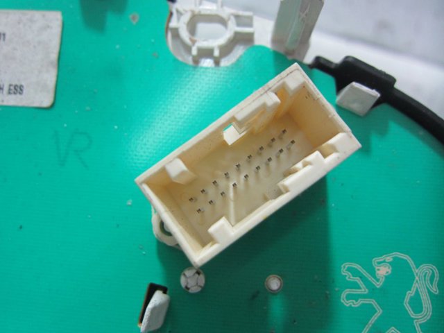PEUGEOT 98041179XT Tablero de instrumentos  disponible Valladolid