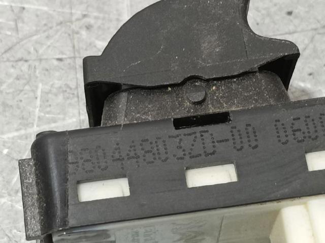 98044803ZD Botón de elevalunas delantero derecho  en stock Granada