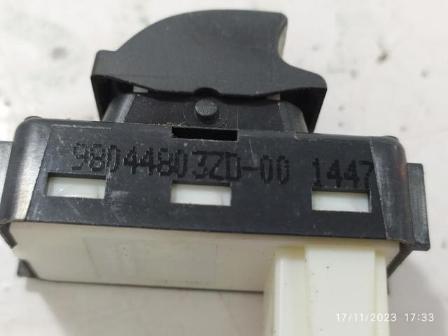 98044803ZD Botón de encendido del motor del elevalunas delantero derecho  disponible Málaga