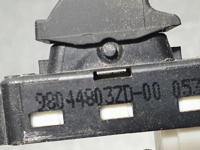 PEUGEOT 98044803ZD Botón de encendido del motor del elevalunas delantero derecho  disponible Valladolid