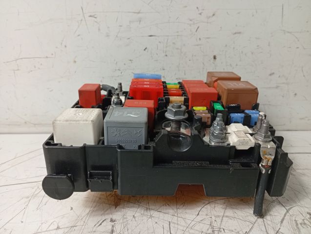 PEUGEOT 9804848580 Caja de fusibles comprar Pamplona