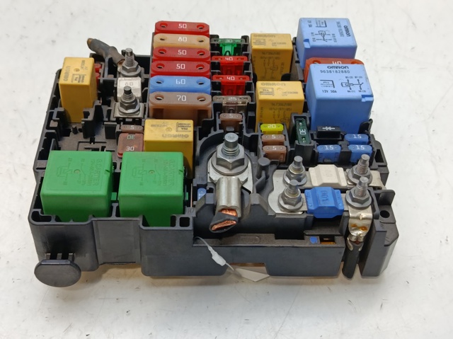 PEUGEOT 9804848580 Caja de fusibles comprar Pamplona