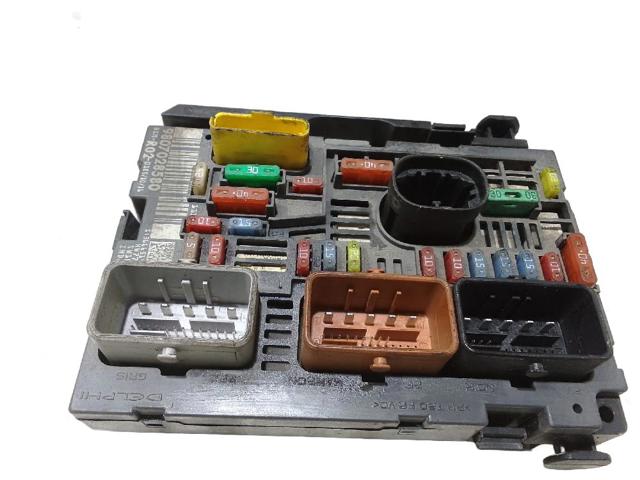 Comprar Caja de fusibles Peugeot 407  6D a bajo precio