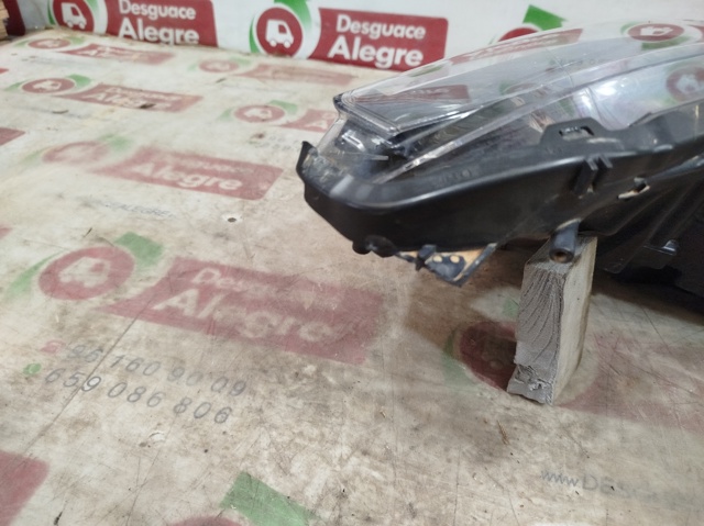 Faro delantero izquierdo 9807241780 PEUGEOT