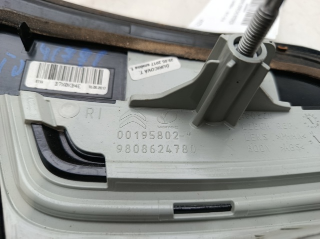9808624780 PEUGEOT Piloto trasero interior derecho comprar Bilbao