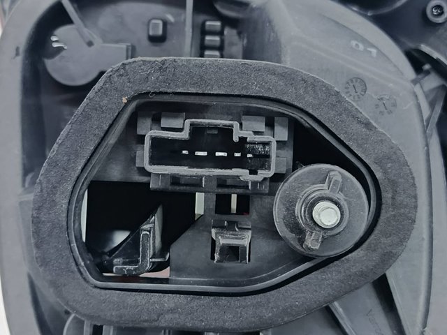 9810343080 PEUGEOT Piloto trasero izquierdo  disponible Vigo