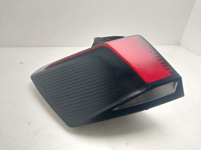 PEUGEOT 9810477180 Piloto trasero exterior izquierdo  en stock Salamanca