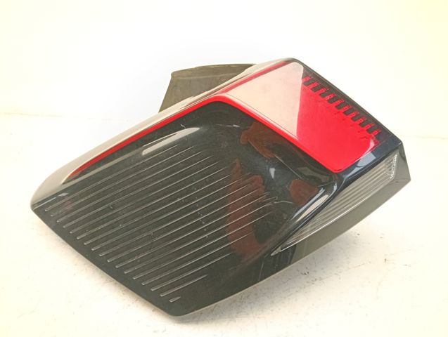 Piloto trasero exterior izquierdo 9810477180 PEUGEOT